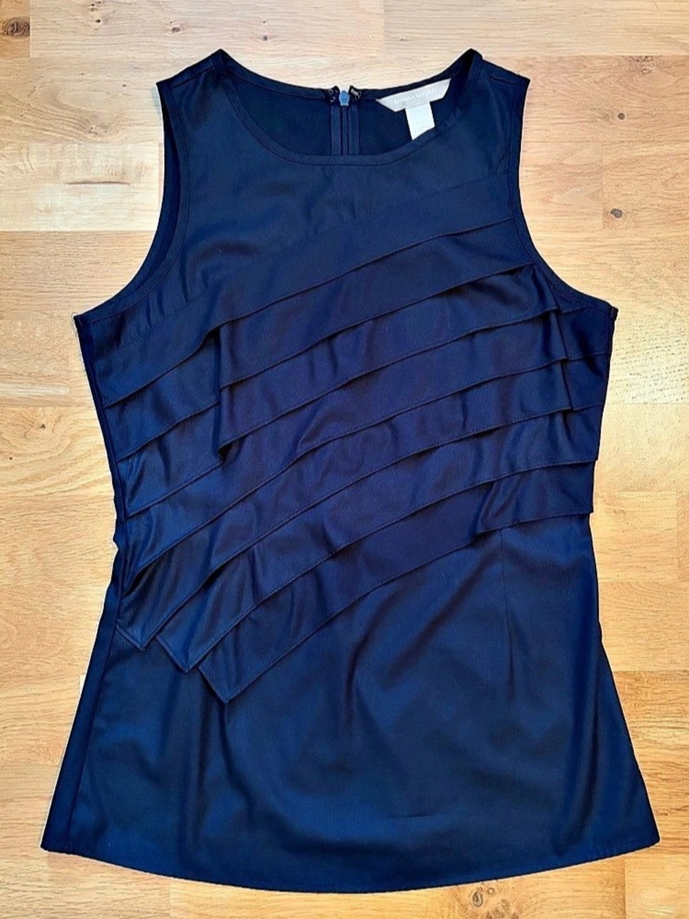 Banana Republic True Navy Tiered Pleated Sleeveless Blouse Career Shell Top Size
